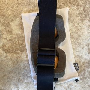 Oakley goggles. Non smoking home.